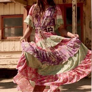 Spell MELODY RA-RA GOWN in
Beatnik